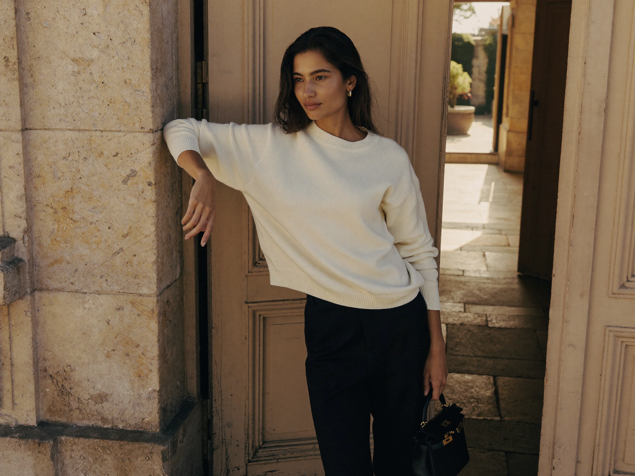 Le studio apprend votre marque — visuel de campagne éditorial